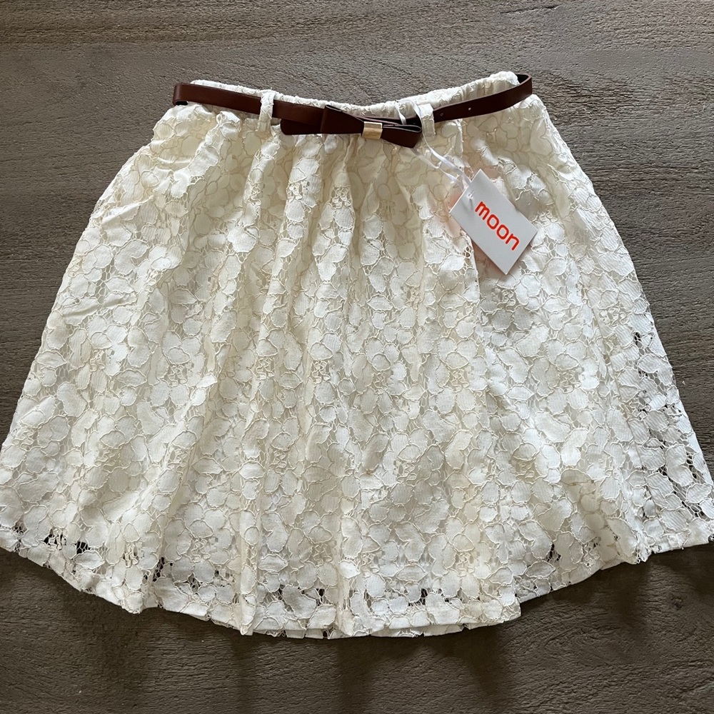 NWT Lace Skirt Size Small